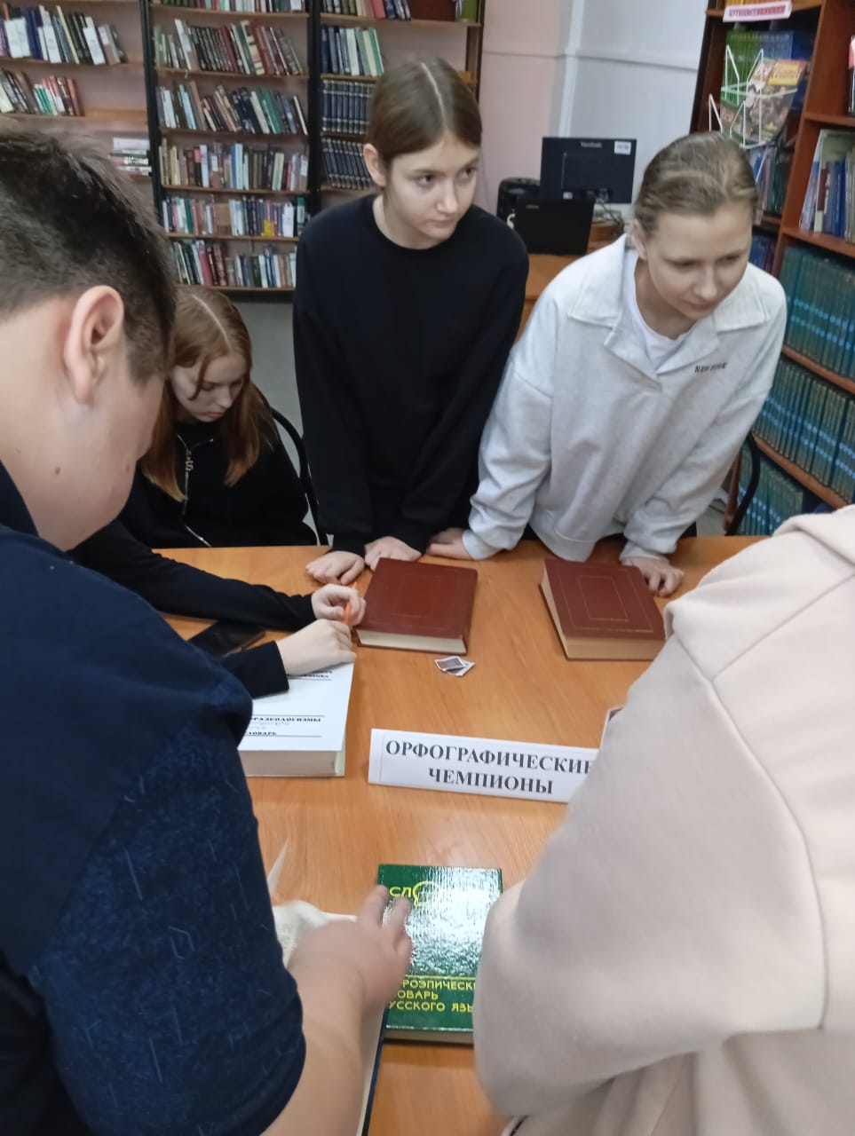 Заполните это поле
