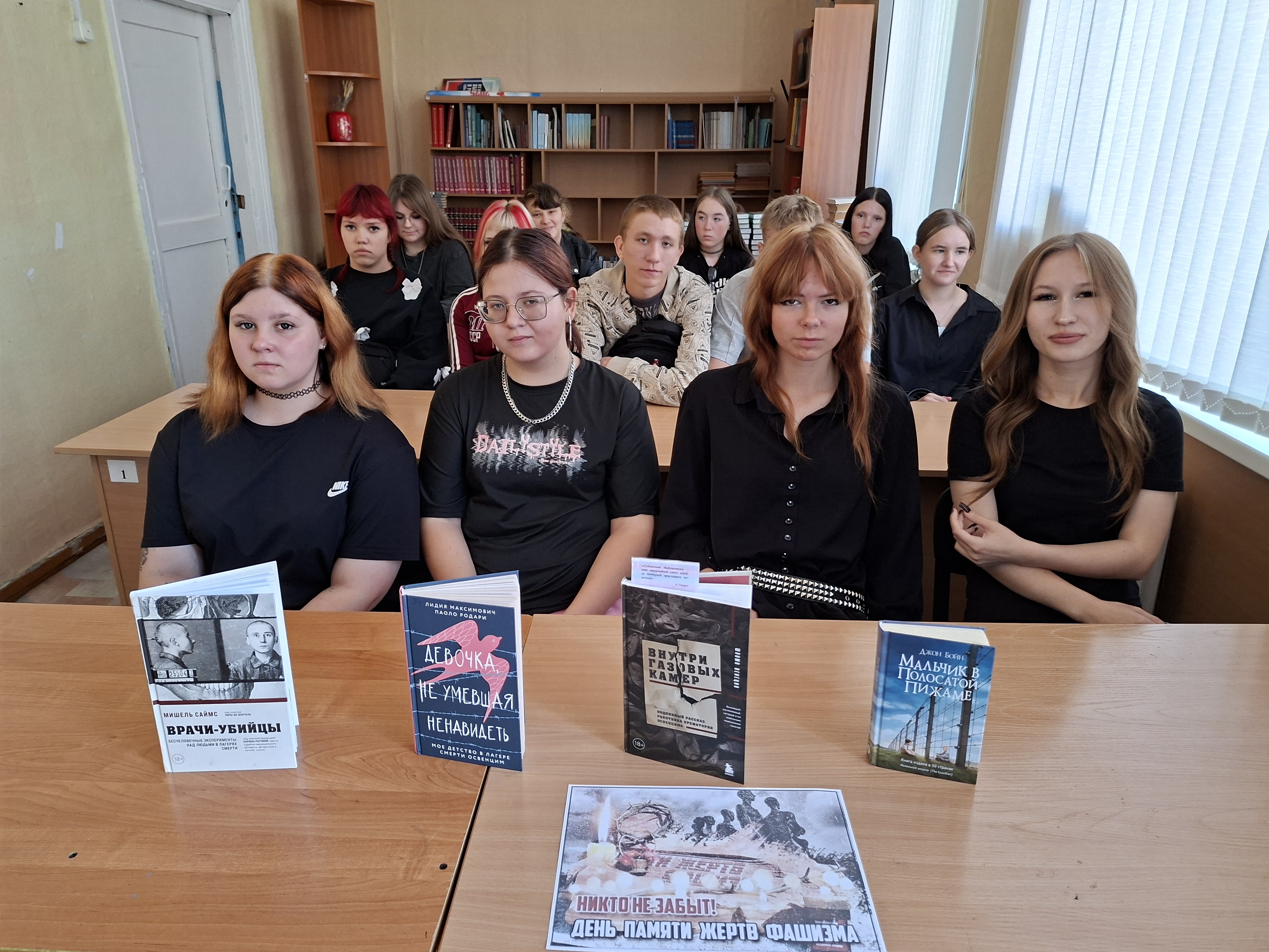 Заполните это поле Фото участников
