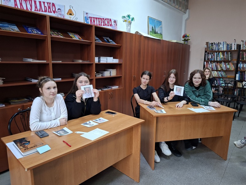 Заполните это поле Фото участников